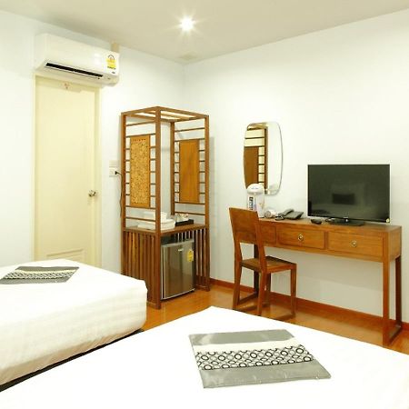 Double Dd House At Mrt Sutthisarn Bangkok Exteriör bild