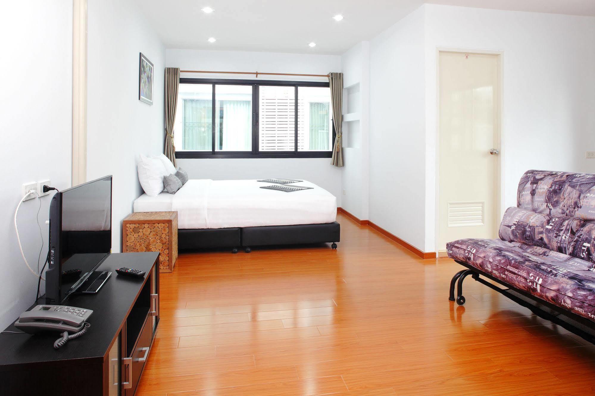 Double Dd House At Mrt Sutthisarn Bangkok Exteriör bild